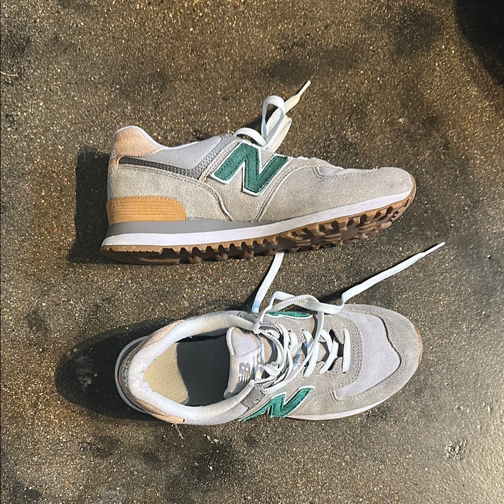 New Balance 574 women’s Gray and Green Sneakers